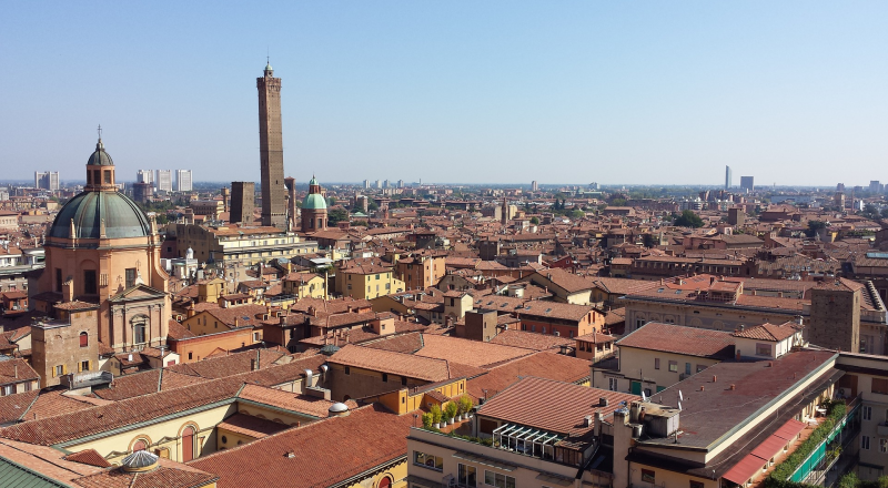 Il cuore della movida nel centro storico di Bologna